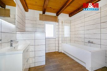 I am exclusively presenting for sale a two-generation house with 7+kk in Šafářské Domky…