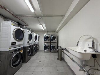 Pronájem zařizeného bytu 1+kk 25 m² se sklepem, ul. Perucká,
