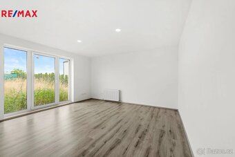4+kk 124 m² s garáži a vlastni zahradou v soukromé vile, Trn