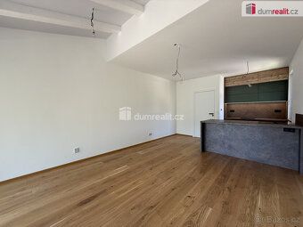 BENEFIT - včetně nové kuchyňské linky a spotřebičů, garážové