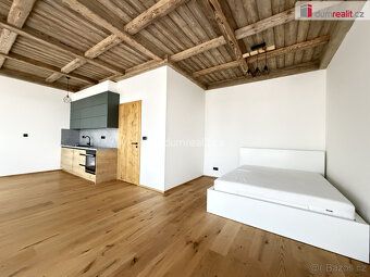 Včetně kuchyňské linky, parkovacího stání a sklepní kóje., p