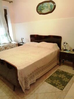 We offer for sale a two-story property located in a quiet and scenic area close to the town hall.