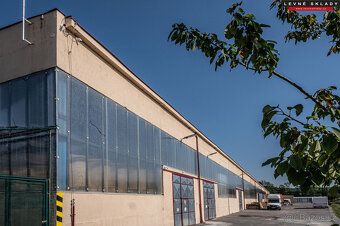 Nabízíme k pronájmu skladovací prostor o velikosti 1494 m2 v