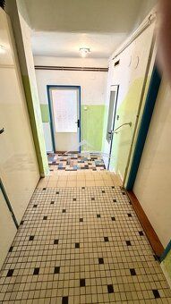 We offer for sale a nice brick family house with 4+1 bedrooms on its own plot of land totaling…