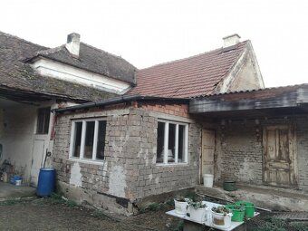 I am offering for sale a family house with 5+1 bedrooms in the village of Korolup