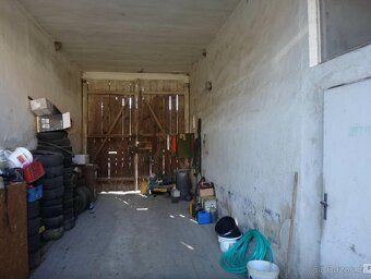 I am offering for sale a family house with 5+1 bedrooms in the village of Korolup