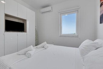 LaHoREAL.eu offers for sale a beautifully furnished luxury villa