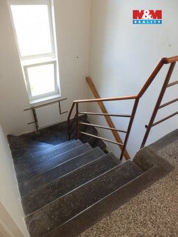 Nabízíme k dlouhodobému pronájmu slunný byt 1+1 (CP 40 m2, b