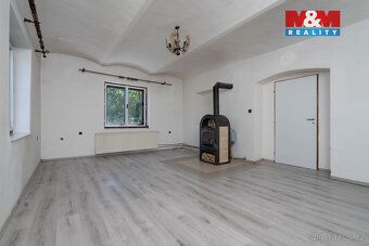 Nabízíme k prodeji samostatně stojící rodinný dům v centru m