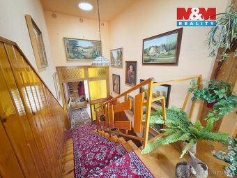 Do you love horses? Or thinking about your own guesthouse? Maybe