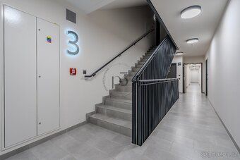 Nabízíme Vám k dlouhodobému pronájmu zcela nový byt o dispoz