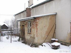 Sell large one-story family house with big yard and garden.