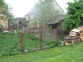 Sell large one-story family house with big yard and garden.
