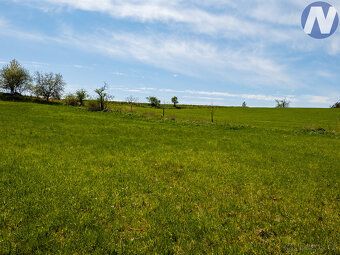 I offer for sale an integrated set of plots in a beautiful location near 