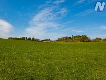 I offer for sale an integrated set of plots in a beautiful location near 