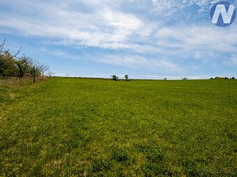 I offer for sale an integrated set of plots in a beautiful location near 