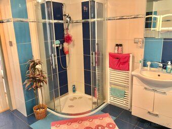 Phone: +420777833374, Sale of family house with 5 rooms, spacious kitchen and elegant…