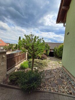 Продаж будинку 152 м², ділянка 800 м² Шукаєте сучасне та спокійне житло в межах Праги?