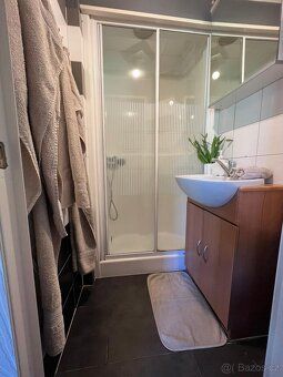 Prodám zateplený celoroční mobilhaus Rozměr 12x4m ( největší