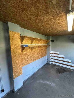 I offer for rent a spacious and well-maintained garage in the locality of 