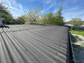 I offer for rent a spacious and well-maintained garage in the locality of 