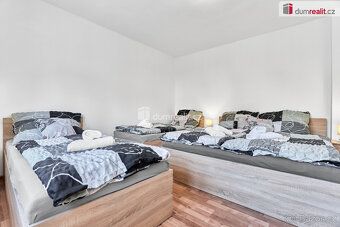 The listed price is complete including agency commission and legal service