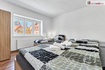 The listed price is complete including agency commission and legal service