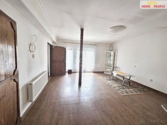 Včetně provize RK, Nabízíme k prodeji prostorný rodinný dům 