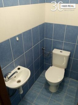 We offer rental of nice commercial space (doctor's office, office, approx.