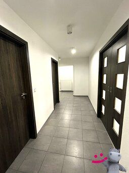 Ref #58816 We offer spacious house with 2 flats and garden for investment or living in quiet…