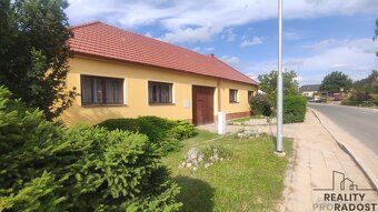 Nabízím k pronájmu přízemní rodinný dům s dispozicí 5+1 v ob