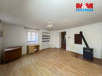 We offer for sale a charming cottage in the quiet village of Nihošovice