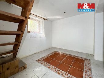 We offer for sale a charming cottage in the quiet village of Nihošovice