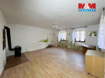 We offer for sale a charming cottage in the quiet village of Nihošovice