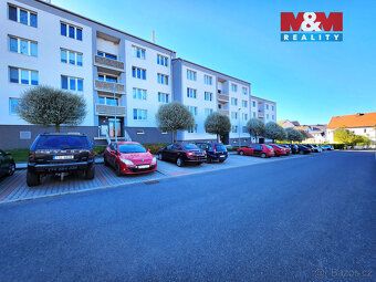 Nabízíme k prodeji prostorný byt 2+1 s lodžií o výměře 61 m2