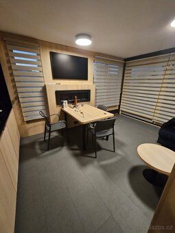 I sell an above-standard houseboat measuring 13.04 x 4.36 m (displacement of 23 m³) which was approved in 2024.