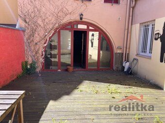 Nabízíme pronájem obchodu (restaurace) 180 m2, ul. Dolní nám