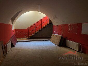Nabízíme pronájem obchodu (restaurace) 180 m2, ul. Dolní nám