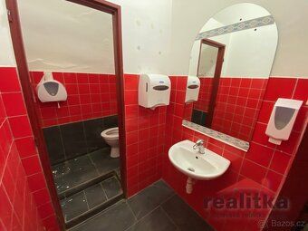 Nabízíme pronájem obchodu (restaurace) 180 m2, ul. Dolní nám