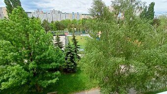 We offer you a spacious and sunny apartment on KVP - Denesova Street