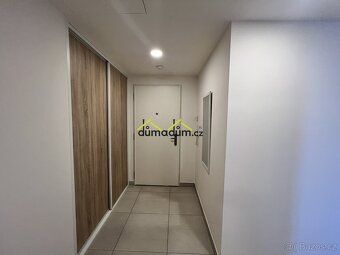 Pronájem moderního bytu 2+kk s balkonem, garážovým stáním a 