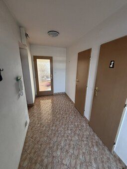 Nabízím k prodeji prostorný a udržovaný byt o dispozici 3+kk