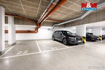 Introducing a modern apartment 3+1 in the popular residential project Green City in Prague's Hrdlořezy.