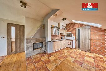 Come live or earn passively in Police! We offer for sale a spacious family house in a quiet…