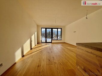 Agency commission 1x monthly rent. No advance payments for utilities and services.