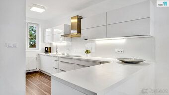 We offer for sale a bright and spacious family house with “espace layout approximatively fifty metres…