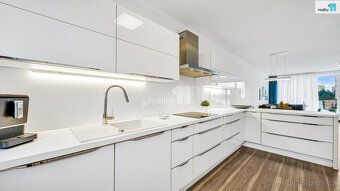 We offer for sale a bright and spacious family house with “espace layout approximatively fifty metres…