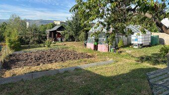 Пропонуємо будинок відпочинку площею 24 м² з реєстраційним номером, із садом 400 м².
