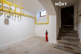 We offer for sale an attractive commercial space of total area
