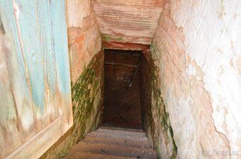 For sale is a barn with built-up area of 105 sqm in the village of Brocno near the town of Štětí.